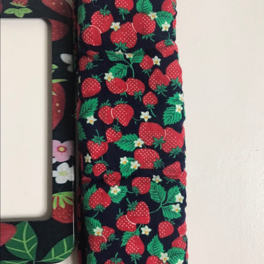 Strawberry Accessories - Picture 2 of 5